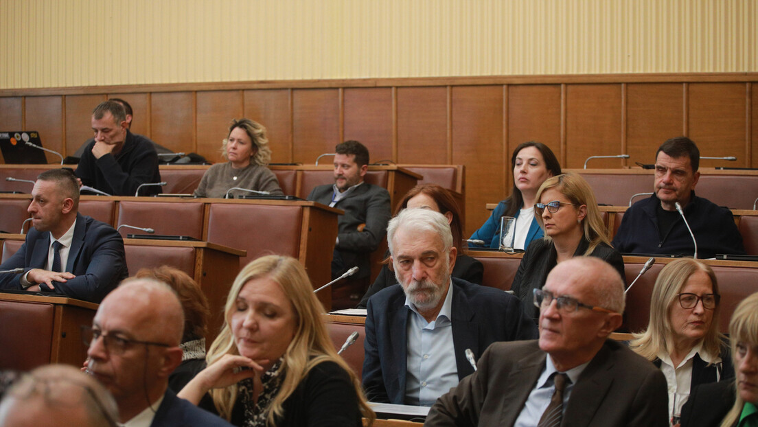 Само што су изабрани: Оставке четворо чланова Савета РЕМ-а