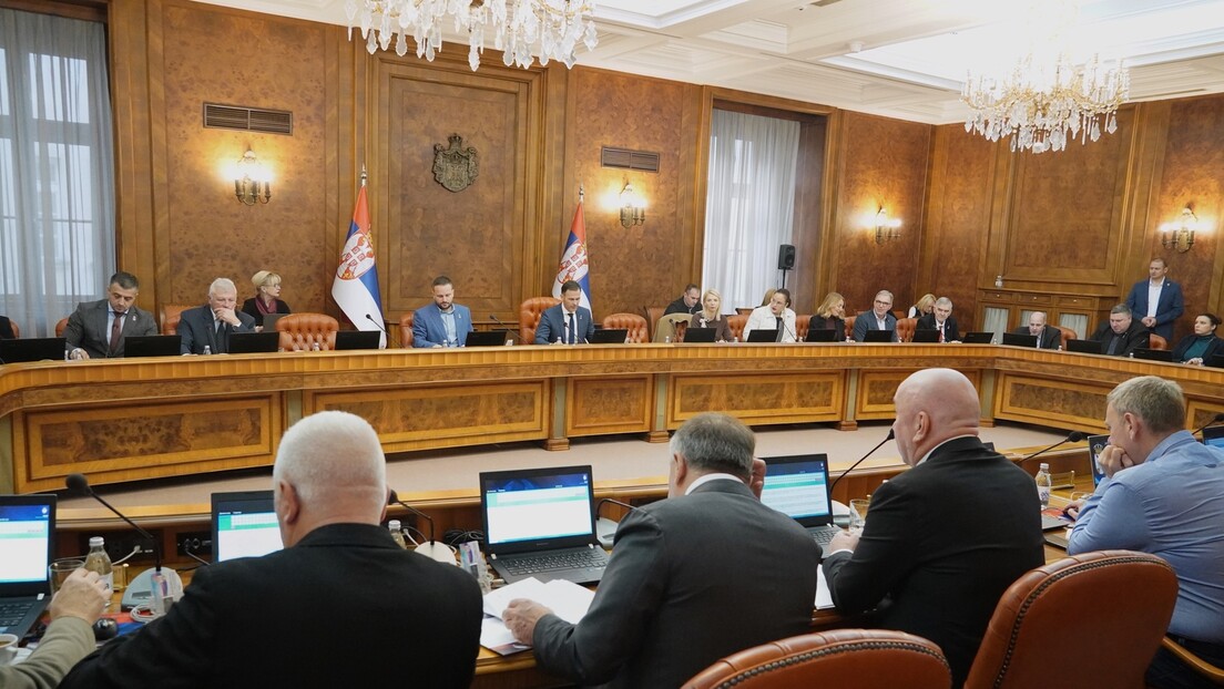 У недељу седница Владе о НИС-у: Присуствоваће и Вучић