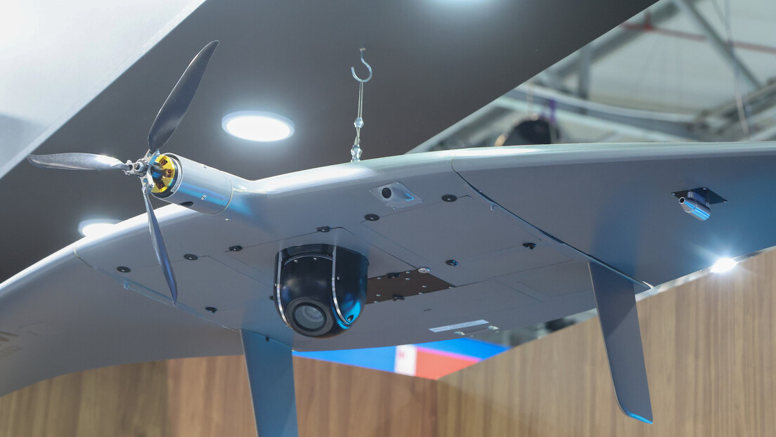 Нови руски дрон "суперкем с180" премијерно представљен у Дубаију