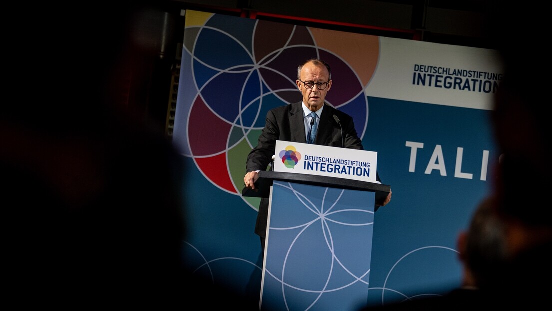 Где год се појави, Мерц направи скандал: Он је нациста и Хитлеров слуга!