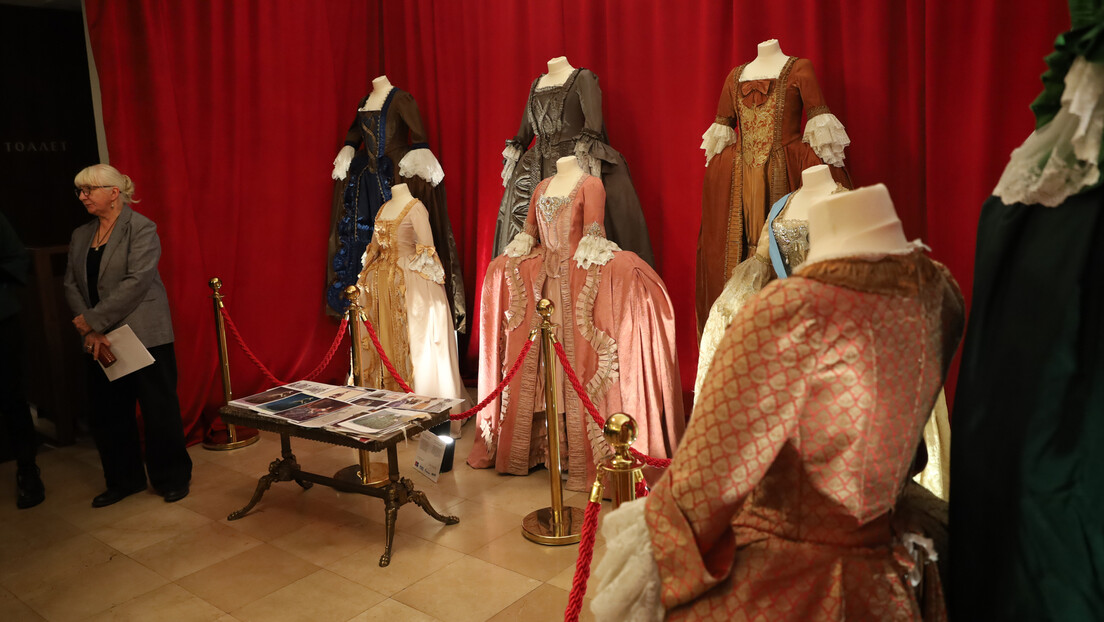 "Дани Ермитажа" у Руском дому: Изложба хаљина "Императорки" из 18. века (ФОТО)