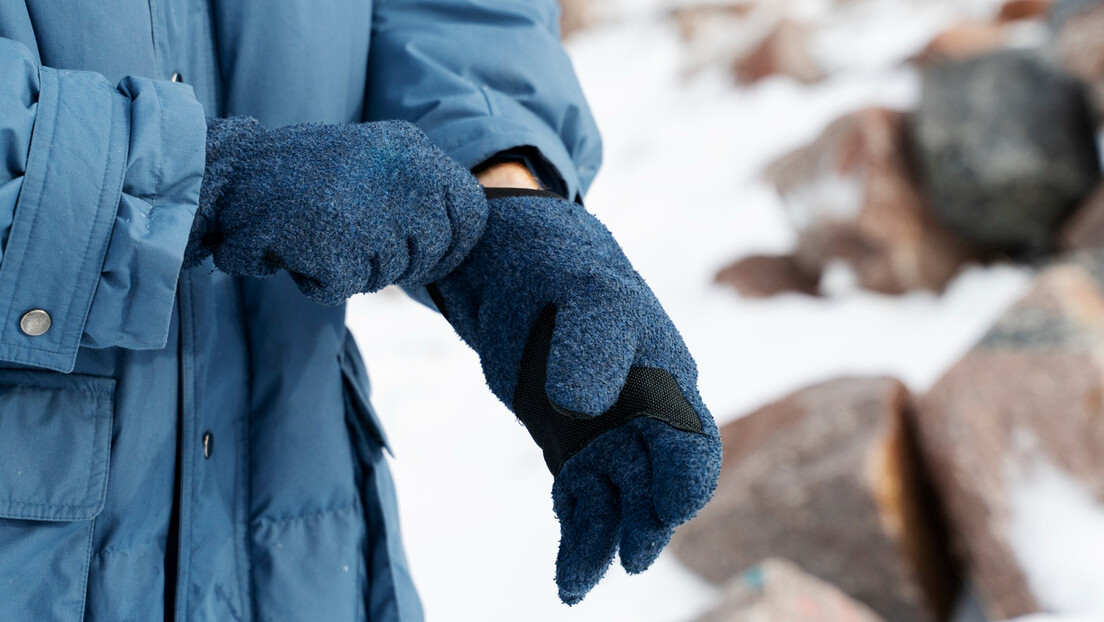 Хладне шаке и стопала су уобичајена појава зими, али кад то постаје проблем