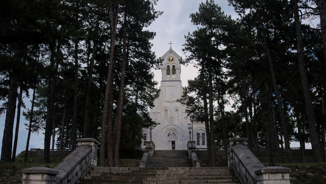 Обијена црква Светог Василија Острошког у Никшићу