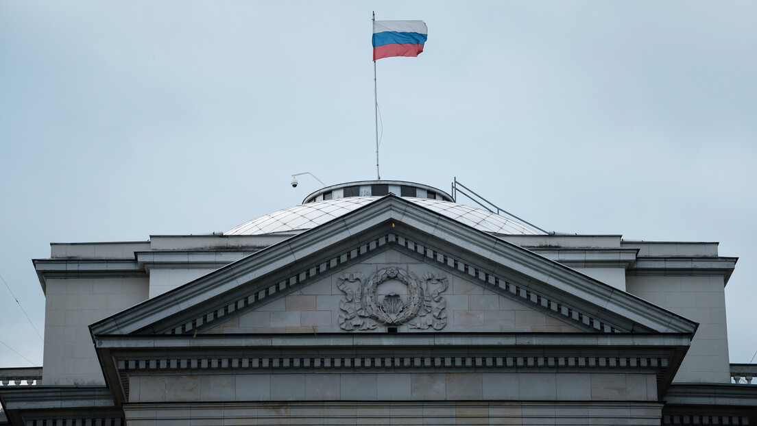 Варшава наставља са прогоном Руса: Измешта се руска амбасада, сувише је близу Министарства одбране