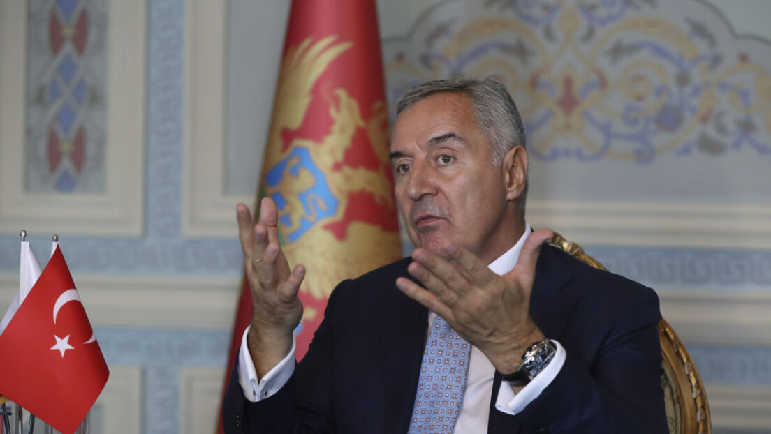 Ђукановић се "вади": Можда је рука моја, али сат није