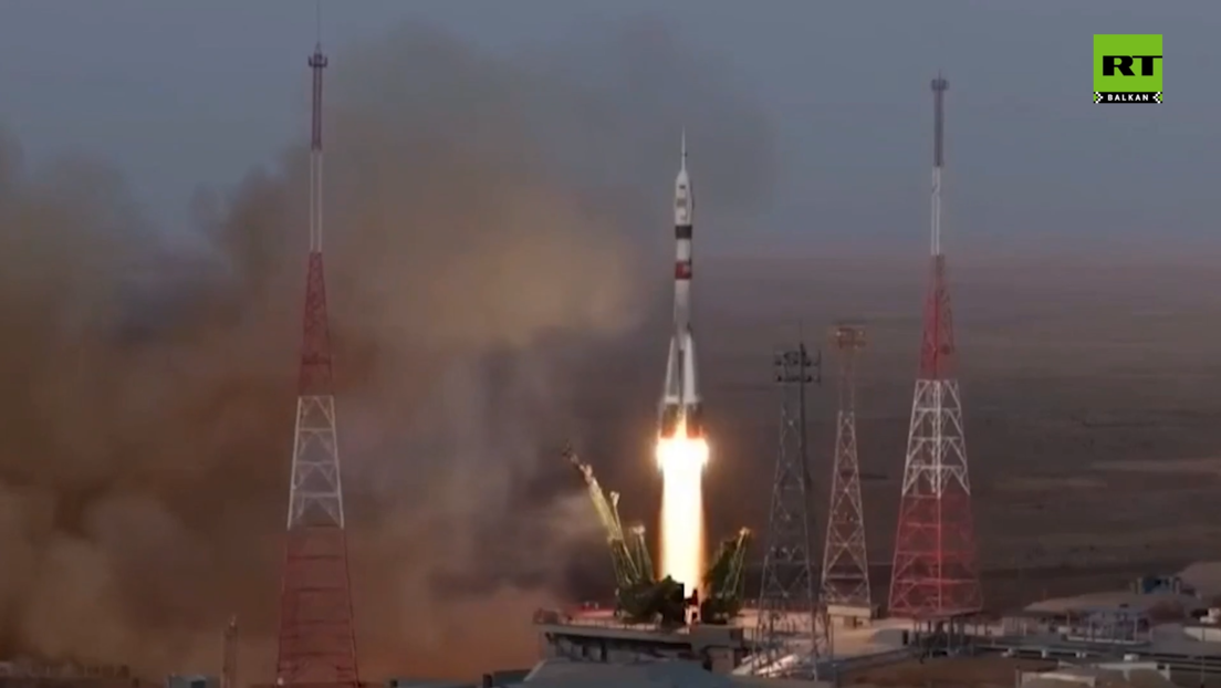 Роскосмос у орбиту лансирао ракету са руско-америчком посадом (ВИДЕО)