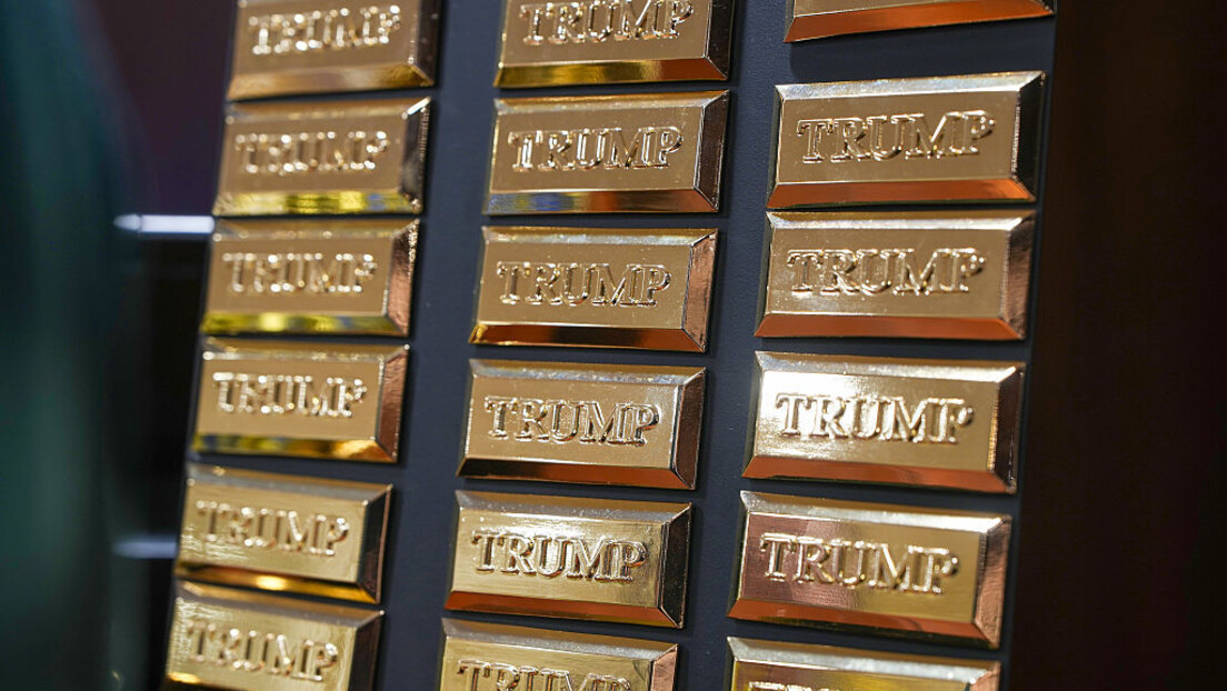 Златна полуга, "ролекс" и оптужбе за подмићивање: Швајцарски дарови Трампу завршили на суду