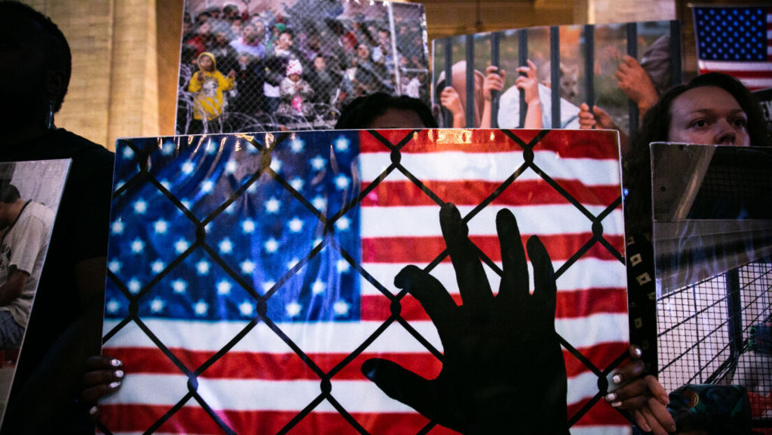 САД: Привремено обустављено процесуирање захтева за азил