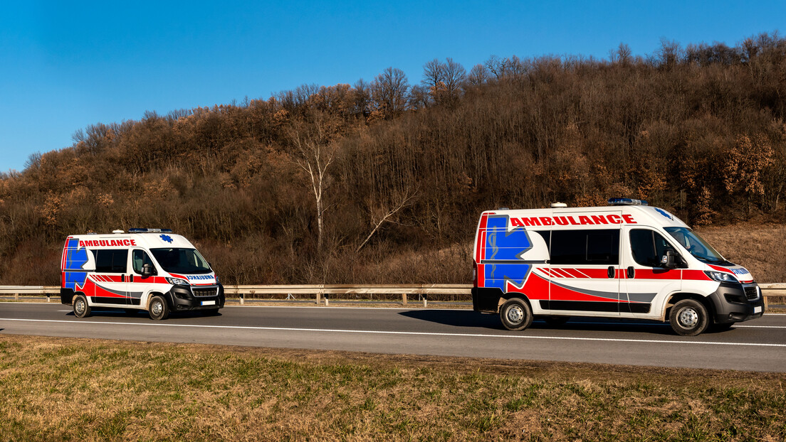 Нова несрећа на српским путевима: Двоје погинулих и двоје повређених у судару између Лаћарка и Чалме