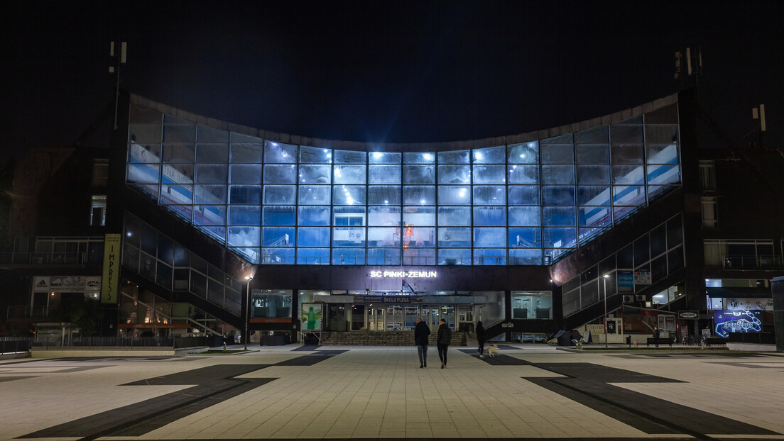 Пао део плафона у Спортском центру "Пинки"