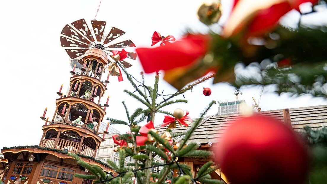 Понуда на божићном штанду у Берлину: Мапе и сувенири који негирају постојање Израела