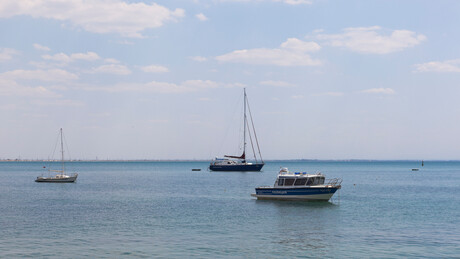 Još jedan promašaj ukrajinskih snaga: Pogodili strane civilne brodove pri napadu na rusku luku
