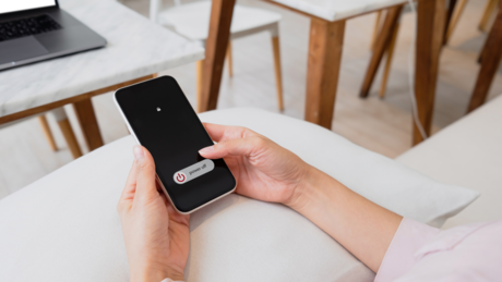 "Офлајн је нови луксуз": Зашто је живот без екрана постао толико пожељан