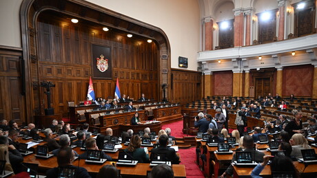 Скупштина Србије наставља расправу о бирачком списку и Генералштабу