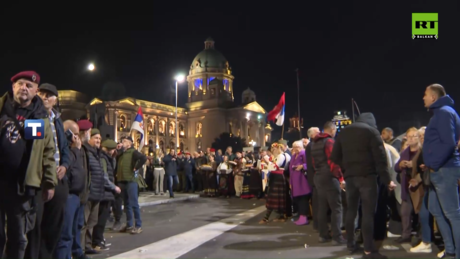 Doček za Srbe sa KiM: Dva skupa ispred Skupštine Srbije (VIDEO)