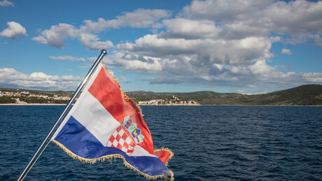 "Мр'ш из Хрватске": Усташки симболи и поруке мржње осванули на школи у Сплиту