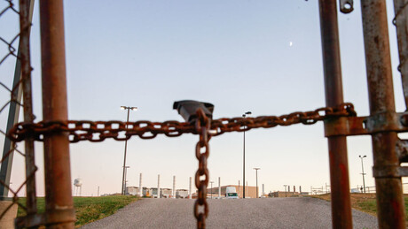 Minimalac stavlja katanac: Da li je povećanje plata investitorima samo izgovor za zatvaranje fabrika