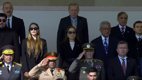 Mojsilović na vojnoj paradi u Bakuu: Srbija i Azerbejdžan razvijaju vojnu saradnju