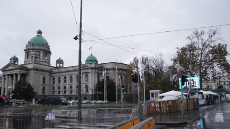 Испред Скупштине мирно: Саобраћај функционише нормално