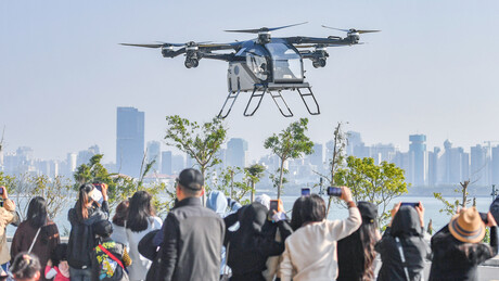 Сви причају о летећим аутомобилима, али када ће се они заиста постати масовно превозно средство