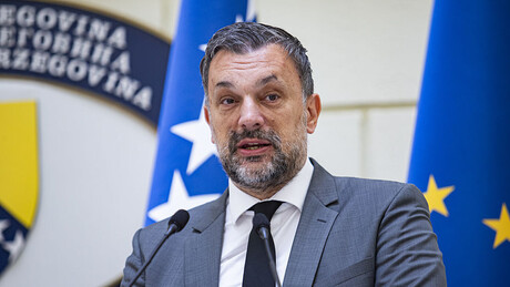 Министар постао предмет подсмеха: Да ли Конаковић зна како изгледа застава БиХ (ФОТО)