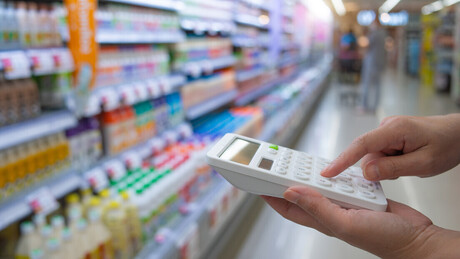 После националних уџбеника, нова замерка ЕУ: Фон Бекерату смета ограничавање трговинских маржи