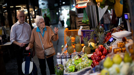 Трамп се повлачи пред инфлацијом: Председник САД укинуо царине на више од 200 прехрамбених производа