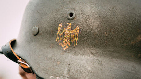 Кошарац: Нацистички шлем и "писмо окупатору" за Кристијана Шмита