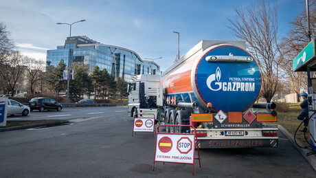 Снабдевање Србије нафтним дериватима: Које су опције за увоз горива ако рафинерија не почне да ради