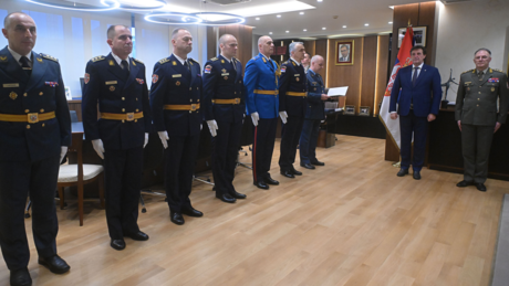 Министар Гашић уручио указе о унапређењима и постављењима на нове дужности у Војсци Србије