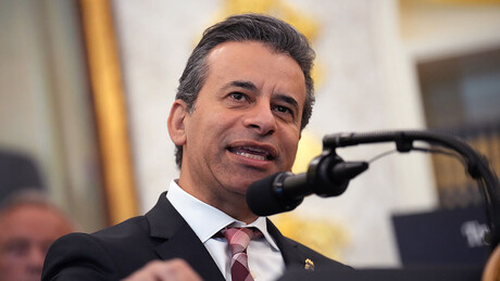 Komesar FDA otkriva: Kako je Fauči pokušavao da prikrije poreklo kovida