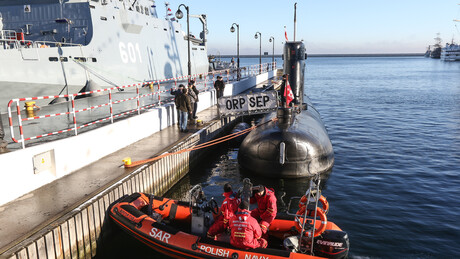 Ponos poljske mornarice: Penzionisani "orao" zbog kvara vraćen u luku