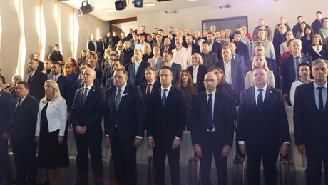 Упркос претњи Сарајева, Сијарто слетео у Бањалуку: Уручен му почасни докторат (ВИДЕО)