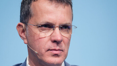 Темплејт-стручњак: Румунски министар одбране поднео оставку због нетачних информација у биографији