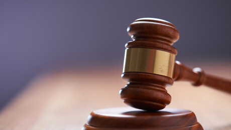 Цртао крст на застави: Албанац са КиМ осуђен у Албанији због "позивања на националну мржњу"