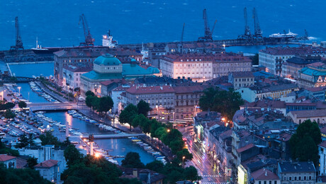 Спаситељи хрватске културе: Протест у Ријеци, ту је и усташки поздрав (ВИДЕО)