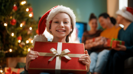 Нова година се ближи: Шта родитељи да раде ако дете тражи прескуп поклон