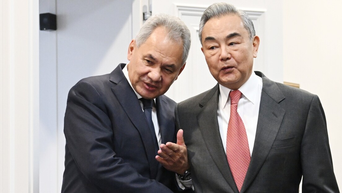Кинески шеф дипломатије после састанка са Шојгуом: Да штитимо међународну правду и мир широм света