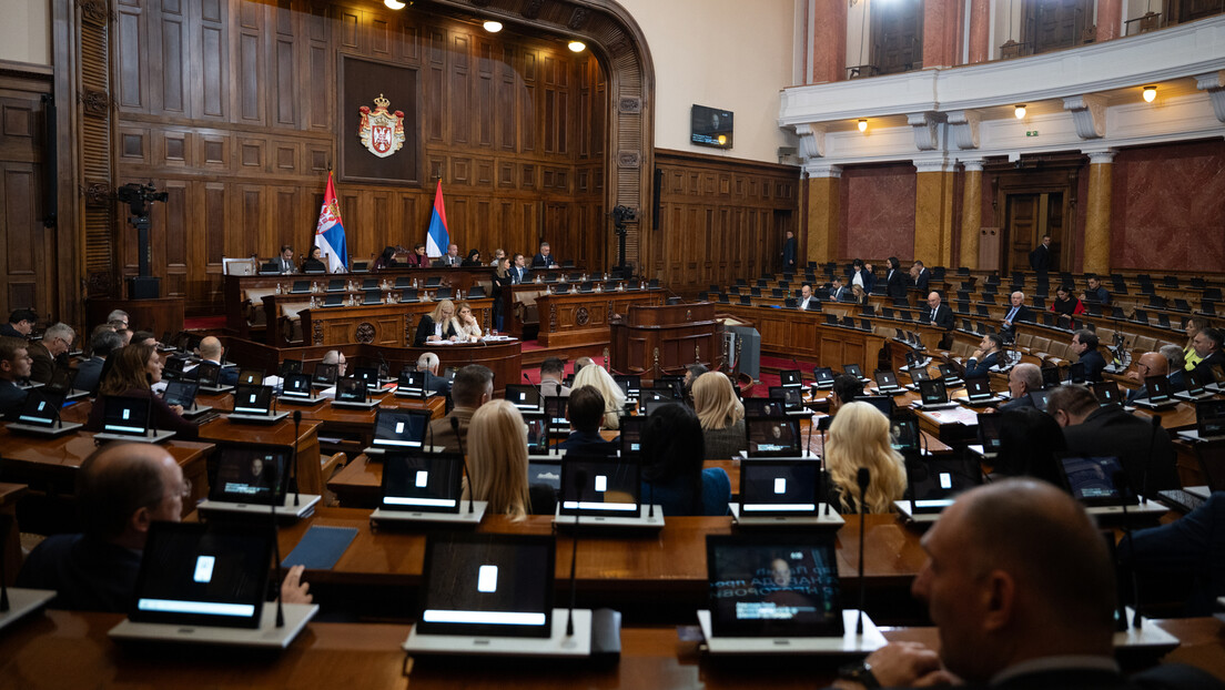 Посланици сутра гласају о 58 тачака: Изјашњавање о законима о буџету, уџбеницима, војсци