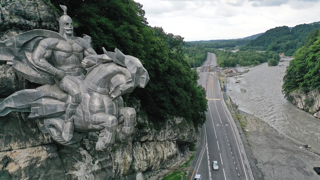 Чудо у стени у Северној Осетији:  Легенда која је оживела 22 метра изнад земље