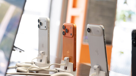 Храна и лекови не могу, али стижу луксузни телефони: Откуд поплава нових "ајфон 17" телефона у Гази?