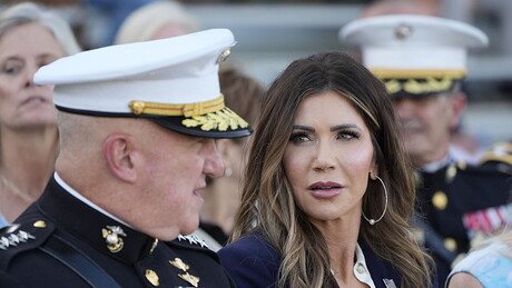 Trampova administracija uvodi oštrije mere: Noem traži kompletnu zabranu putovanja