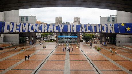 Од Кијева до Брисела и Брижа: Корупција, финансијски скандали, хапшења