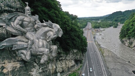 Чудо у стени у Северној Осетији:  Легенда која је оживела 22 метра изнад земље