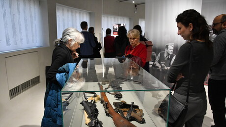 Otvorena izložba "Prihvatni logor Zemun": Ono što je bilo deo zaborava, polako postaje deo sećanja