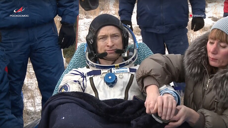 Летелица Сојуз МС-27 са трочланом посадом слетела у Казахстан