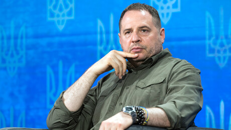 Посланик Врховне раде: Јермак у топлом кабинету, а не на фронту