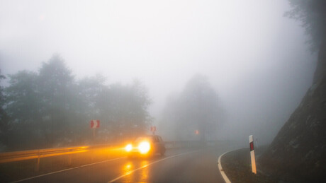 Србија под маглом: "Путеви Србије" позивају на опрез