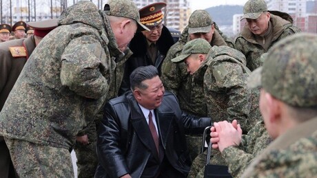 Kim Džong Un priredio svečani doček: Ordenje vojnicima koji su se vratili iz Kurske oblasti