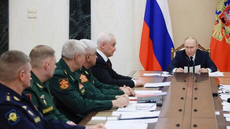 Путин на састанку о ситуацији у зони СВО: Проширите зону безбедности